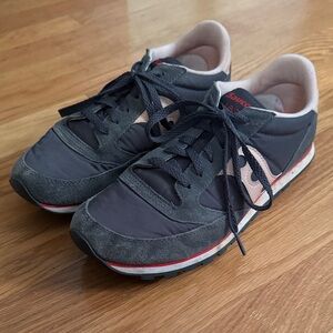 Saucony Men's Charcoal Gray and Cream Retro Runner Sneakers